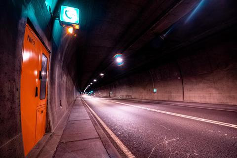 Von Montag bis Samstag ist der Saukopftunnel in den Nachtstunden voll gesperrt. Es wird gewartet und gereinigt.