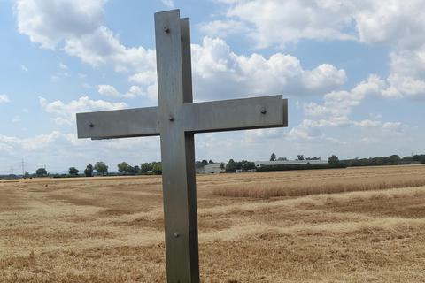 Das gut erhaltene Metallkreuz ließ der verstorbene Helmut Gremm aufstellen. Zuvor stand dort ein Holzkreuz, das Landwirte nach dem Ersten Weltkrieg errichtet hatten. Jürgen Manske