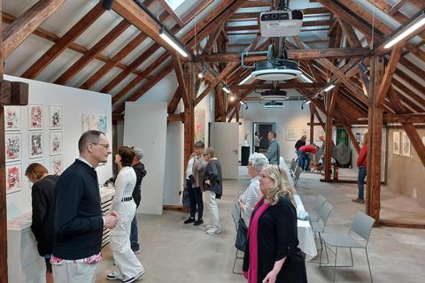 Im oberen Teil des KamÜ können im Atelier von Ralf Löhr Werke von acht Künstlern betrachtet werden. Foto: Anja-Meike Müller