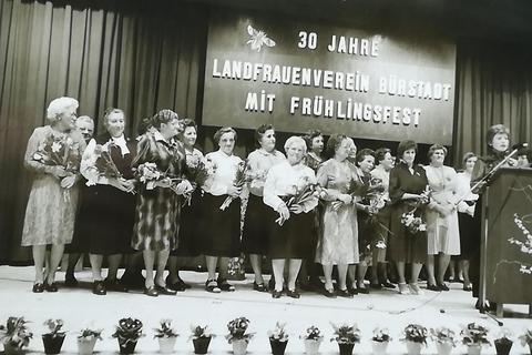 Sein 30-jähriges Bestehen feierte der Landfrauenverein 1983 mit einem Frühlingsfest.Repro: Helmut Kaupe 