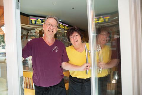 Jürgen und Silvia Ruh haben fast ausschließlich gute Erinnerungen an ihre Zeit im Eiscafé Kilian. Foto: Thorsten Gutschalk