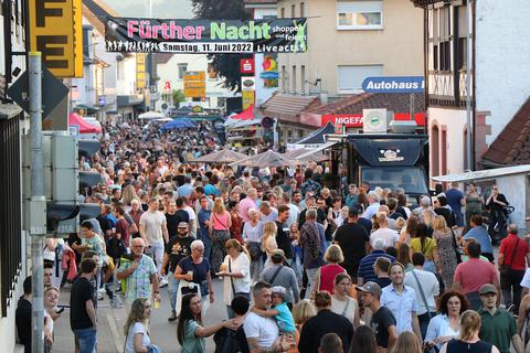 Höhepunkte des Jahres 2022 in Fürth: Der Johannismarkt und die Fürther Nacht (Bild) konnten wieder wie gewohnt gefeiert werden und wurden zum lange Zeit vermissten Gemeinschaftserlebnis.
