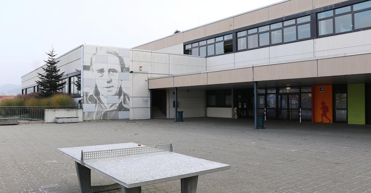 Fürther Schule verabschiedet Lehrer