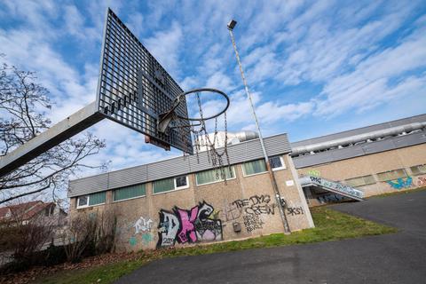 Der Basketballplatz neben der Nibelungenhalle muss für den Neubau weichen. Nach einem anderen Standort wird gesucht. Foto: Sascha Lotz