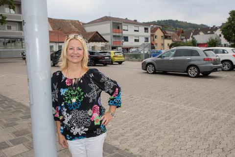 Kerstin Fuhrmann möchte ein Konzept für den gesamten Parkhof. Autos sollen jedoch nicht komplett verschwinden müssen. Foto: Thorsten Gutschalk