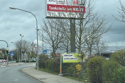 Wie hier an der Tiergartenstraße will die Stadt Heppenheim besonders für beim Abbiegen und Überholen gefährdete Radfahrer sensibilisieren.