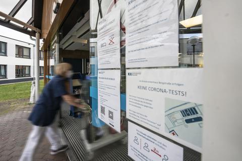 Wegen vielen krankheitsbedingten Ausfällen und Quarantänemaßnahmen muss das Kreiskrankenhaus die Kapazitäten einschränken. Archivfoto:  Arne Schumacher
