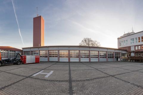 Alle Heppenheimer Feuerwehrstützpunkte (hier: in der Dieselstraße) sowie die Zentralen der Hilfs- und Rettungsdienste wurden bereits mit Notstromaggregaten für den Ernstfall ausgestattet. 