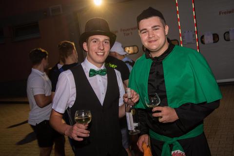 Ein gutes Team: Kerwepfarrer Tom und Mundschenk Luca Jordan. Foto: Thorsten Gutschalk