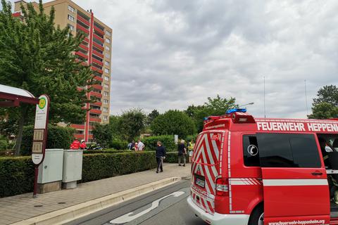 In Heppenheim musste die Feuerwehr nach einem Brand in einem Hochhaus ausrücken. Foto: Christopher Frank