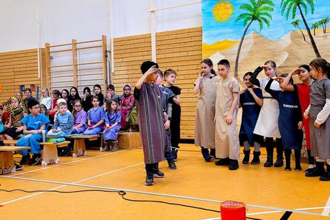 Der Chor der Eichendorff-Schule probt das Musical „Joseph –  ein echt cooler Träumer" © Astrid Wagner