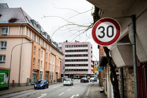 Die Lorscher Straße in Heppenheim ist eine von über 100 Straßen in Südhessen, auf denen Tempo 30 aus Lärmschutzgründen angeordnet wurde. Auch aus Sicht der Stadt hat sich dies bewährt.