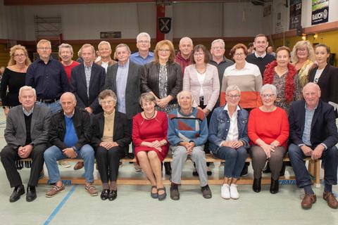 Zahlreiche Vereinsmitglieder des TV Lampertheim wurden auf der Jahreshauptversammlung für ihr langjähriges Engagement geehrt. Foto: Thorsten Gutschalk