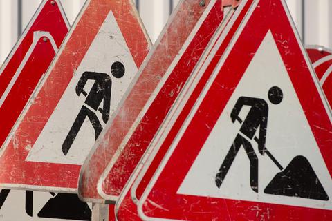 Aufgrund von Bauarbeiten muss die Lampertheimer Straße gesperrt werden. Symbolfoto: Sebastian Kahnert/dpa
