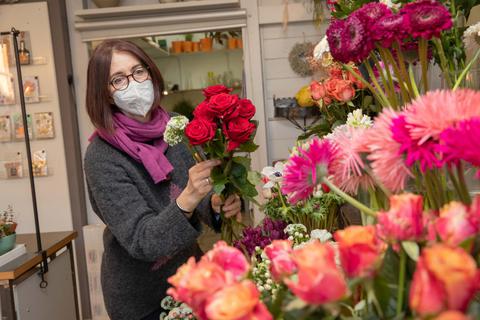 Zu Carmen Schreckenberger bei „Florales am Dom“ kommen auch Kunden aus Rheinland-Pfalz und Baden-Württemberg. Foto: Gutschalk