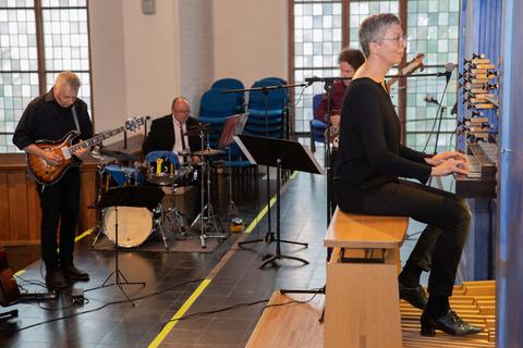 Heike Ittmann, Frank-Willi Schmidt, Hans-Jürgen Götz und Joachim Sum rocken die Domkirche, unter anderem mit King Crimson und Procol Harum. Thorsten Gutschalk