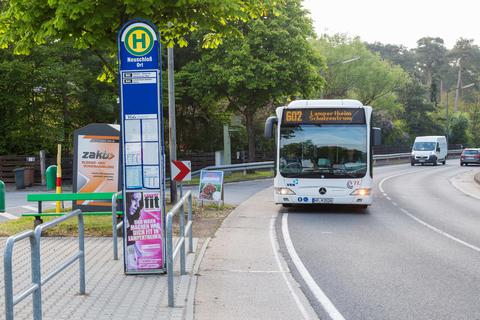 Die Modernisierung der Bushaltestelle mit einer Spur neben der Landstraße soll noch in diesem Monat beginnen und ein Vierteljahr dauern. Archivfoto: Thorsten Gutschalk