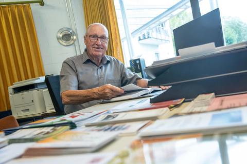 Über Jahrzehnte hat Karl Heinz Berg die lokale Politik in Hüttenfeld geprägt. Nun zieht sich der langjährige Ortsvorsteher zurück, will aber auch zukünftig für die Gemeinde aktiv sein. Thorsten Gutschalk