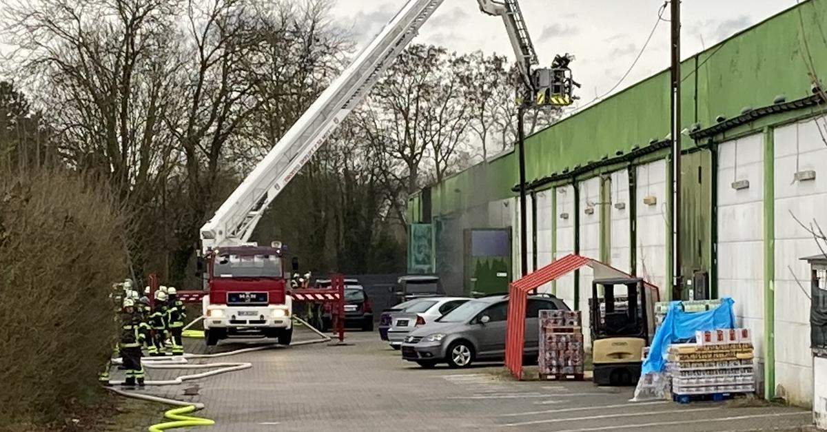 Warehouse in Biblis burns down: Major fire brigade operation in the ...