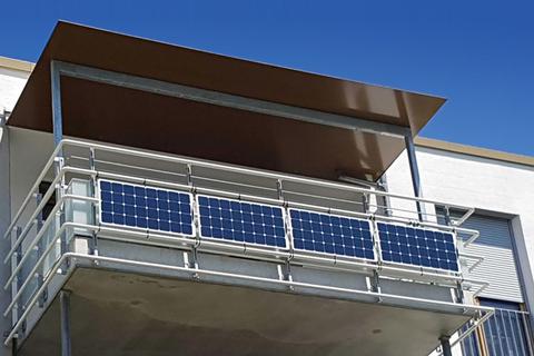 Mit 50.000 Euro fördert der Kreis Bergstraße sogenannte Balkonkraftwerke, die aus Sonnenenergie Strom machen. Archivfoto: Gewobau Bad Kreuznach