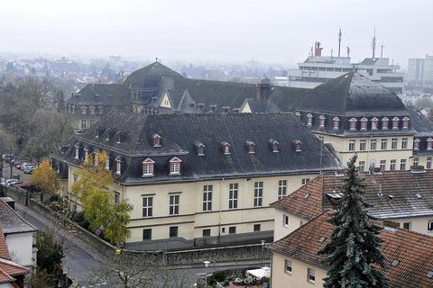 Mit vielen Millionen Euro saniert der Kreis Bergstraße seine Schulen, darunter das AKG in Bensheim.