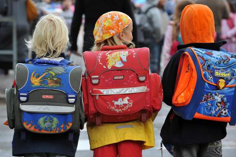 Im Kreis Bergstraße wird die Betreuung von Grundschülern teurer. Eltern äußern Kritik. Es stehe zu befürchten, dass dadurch ausgerechnet diejenigen Kinder durch das Netz fallen, die eine Betreuung am Nachmittag besonders nötig hätten. © Archivfoto: dpa