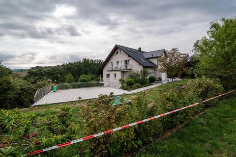 Tatort Bettenbach: Ihr Haus im Mörlenbacher Ortsteil haben die Angeklagten wegen ihrer Praxisinsolvenz 2018 bei einer Zwangsversteigerung verloren. Foto: Sascha Lotz