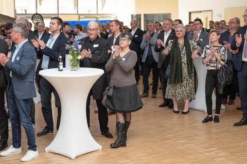 Rund 400 Entscheidungsträger aus Politik und Wirtschaft der Metropolregionen Rhein-Main und Rhein-Neckar waren eingeladen und nutzten die Veranstaltung im Bürgerhaus Bensheim, um bestehende Kontakte zu pflegen und neue zu knüpfen. Thorsten Gutschalk
