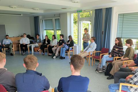 Im Rahmen der Europawochen hatten der Kreis Bergstraße und die überparteiliche Europaunion (EU) Jugendliche in das Haus am Maiberg zu einem Workshop eingeladen. Bernd Sterzelmaier