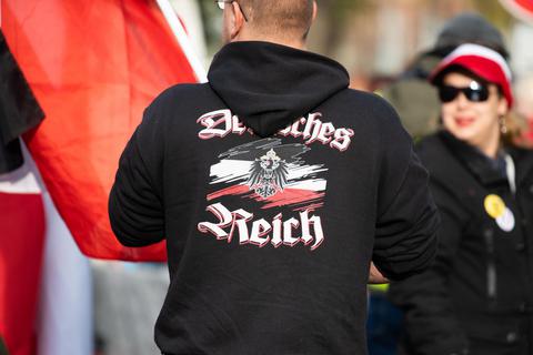 Reichsbürger (Foto) und andere Extremisten stellen eine Gefahr für die Demokratie dar. Die Fachstelle „Dext“ will vor allem Kinder und Jugendliche gegen radikale Positionen stärken. Archivfoto: dpa