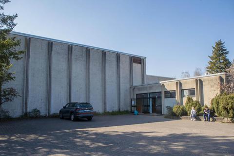 Die Sporthalle der Werner-von-Siemens-Schule in Lorsch wird eine Unterkunft für Geflüchtete aus der Ukraine.  Foto: Thorsten Gutschalk