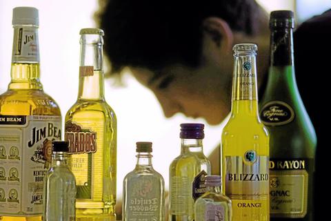 Ein zu hoher Konsum von Alkohol kann einer der Gründe für eine Fettleber sein. Symbolfoto: dpa