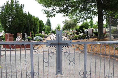 Die Friedhofsgebühren in Mörlenbach sollen steigen – damit kommt die Gemeinde einer Forderung der Kommunalaufsicht nach. Foto: Katja Gesche