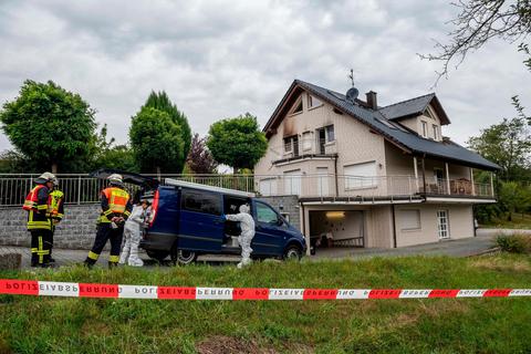 Im August 2018 hat die Feuerwehr zwei tote Kinder aus diesem Wohnhaus in Mörlenbach geborgen. Die Eltern stehen wegen Mordes vor Gericht. Archivfoto: Sascha Lotz 