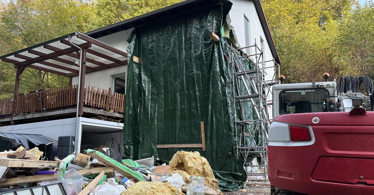 Mann zerstört Haus mit Bagger in Mörlenbach: Hausbewohnerin schildert ...