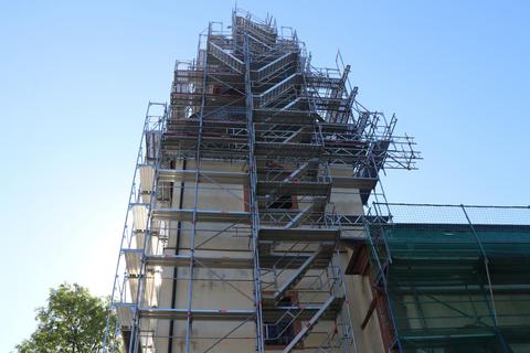 Die Fertigstellung des Kirchturms in Rimbach ist der nächste Schritt zur Komplettsanierung des Gebäudes. Foto: Katja Gesche