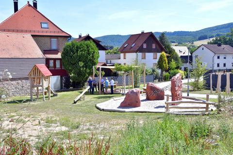 Der neue Spielplatz in Zotzenbach wurde nun offiziell eingeweiht. Foto: Dagmar Jährling