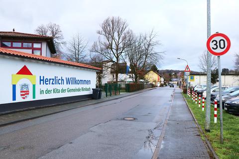 Die bisherige Kreisstraße 24 zwischen Rimbach und Fahrenbach führt durch die Erikastraße (Bild) und die Fahrenbacher Straße. Hier will die Gemeinde Rimbach über eine Million in die Wasserversorgung investieren, wenn die Straßenoberfläche vom Kreis saniert wird. 