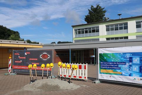 Als erste von 28 Schulen im Bergsträßer Odenwald bekommt die Eugen-Bachmann-Schule in Wald-Michelbach einen schnellen Internetzugang. Foto: Katja Gesche