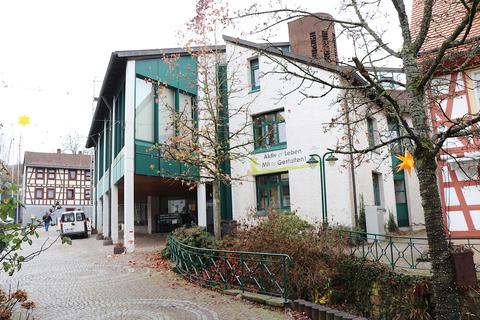 Sorge im Rathaus von Wald-Michelbach: Auch in Nachbarschaft der Verwaltung wurden Nazi-Schmierereien entdeckt – und vom Bauhof so rasch wie möglich beseitigt.