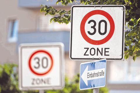 Tempo 30 auszuweisen ist für viele Kommunen oft nicht möglich, da es sich um Kreis- oder Landesstraßen handelt.