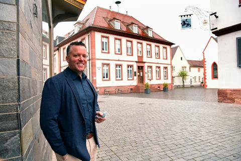 Seit 100 Tagen im Amt: Babenhausens Bürgermeister Dominik Stadler. An herausfordernden Aufgaben herrschte in dieser Zeit kein Mangel. Foto: Ursula Friedrich 