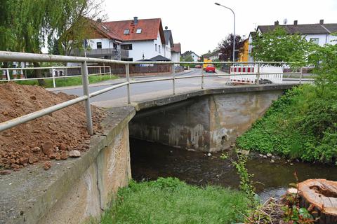 Baustart am Westring: Die Brücke über die Lache muss erneuert werden. Durch die Baustelle wird es zu Beeinträchtigungen für Verkehr und Anwohner kommen. Foto: Ursula Friedrich