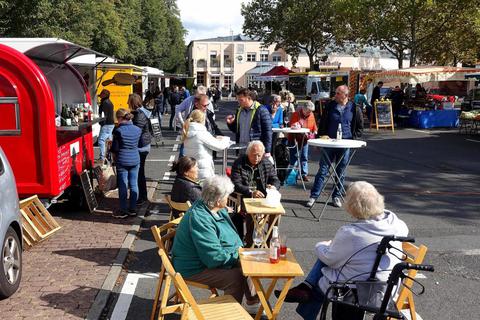 Auf dem Wochenmarkt in Babenhausen soll auch während der Wintermonate donnerstags Betrieb sein. Das wurde mit den 15 Marktbeschickern und der Stadt vereinbart. Foto: Michael Prasch