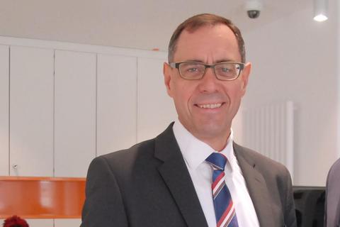 Hubert J. Falk verabschiedet sich aus dem Vorstand der Raiffeisenbank Nördliche Bergstraße in den Ruhestand. Archivfoto: Guido Schiek