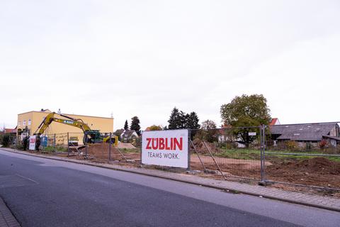 Auf der Baustelle in der Bickenbacher Ortsmitte geht es kommende Woche mit den Bauarbeiten los. Derzeit laufen die Vorarbeiten. 