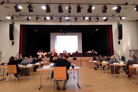 Die Abstimmungen des Dieburger Parlaments in der Römerhalle sollen künftig live im Internet übertragen werden. Archivfoto: Jörs 