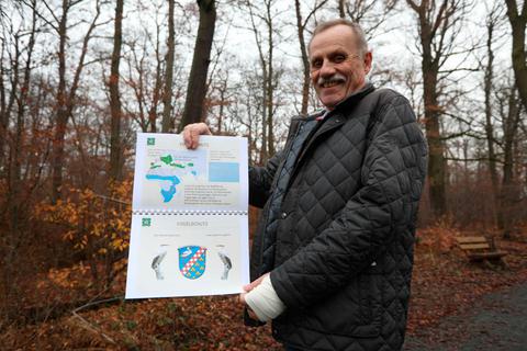 Jürgen Reinecke aus Eppertshausen, Träger des Kreis-Umweltschutzpreises, hat die Aktivitäten der OWK-Naturschutzgruppe aus über 30 Jahren zusammengetragen. Foto: Melanie Schweinfurth 