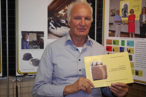 Erzhäuser Klaus Becker stellt Buch „Orte des Gedenkens“ vor