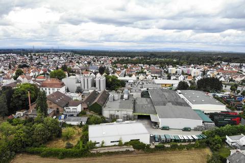 Die Stadt Pfungstadt, hier mit der Brauerei im Vordergrund, klagt gegen die Einstufung als gemeinsames Mittelzentrum mit Griesheim. Archivfoto: Torsten Boor
